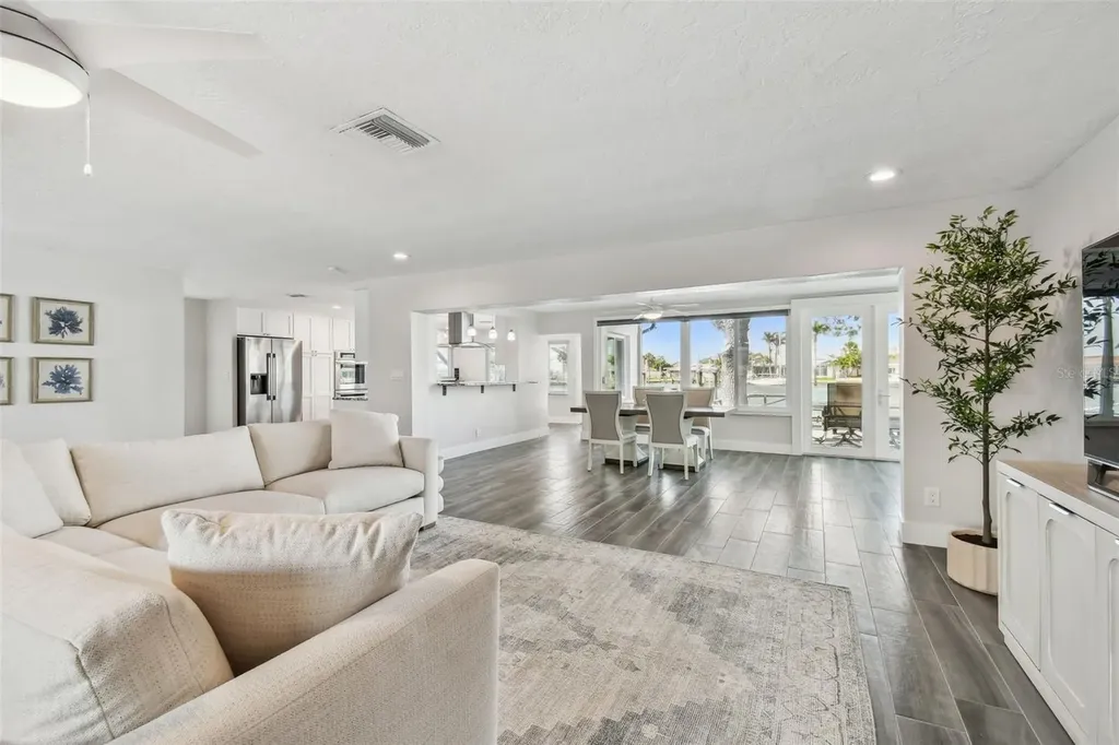 1514 Sea Gull Drive S St Petersburg FL 33707