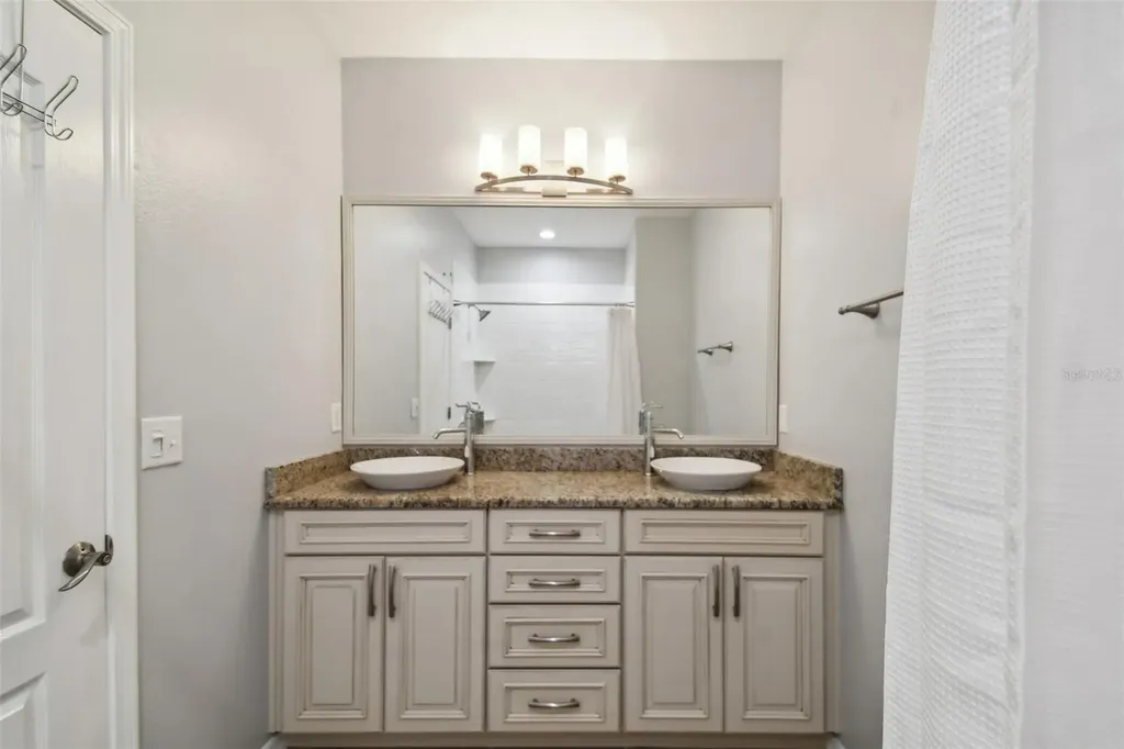 3183 Bayshore Oaks Drive Tampa FL 33611