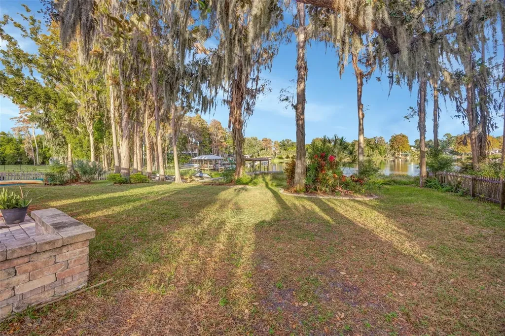 18405 Tomlinson Drive Lutz FL 33549