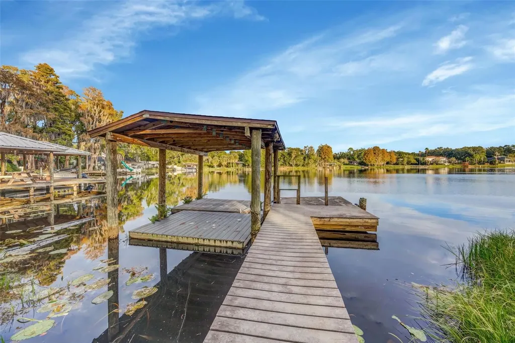 18405 Tomlinson Drive Lutz FL 33549