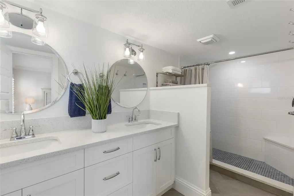 4390 Exeter Drive Longboat Key FL 34228