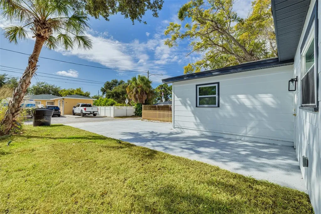 4954 2nd Avenue N St Petersburg FL 33710