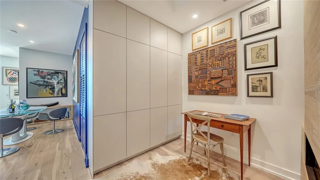 111 S Pineapple Avenue Sarasota FL 34236