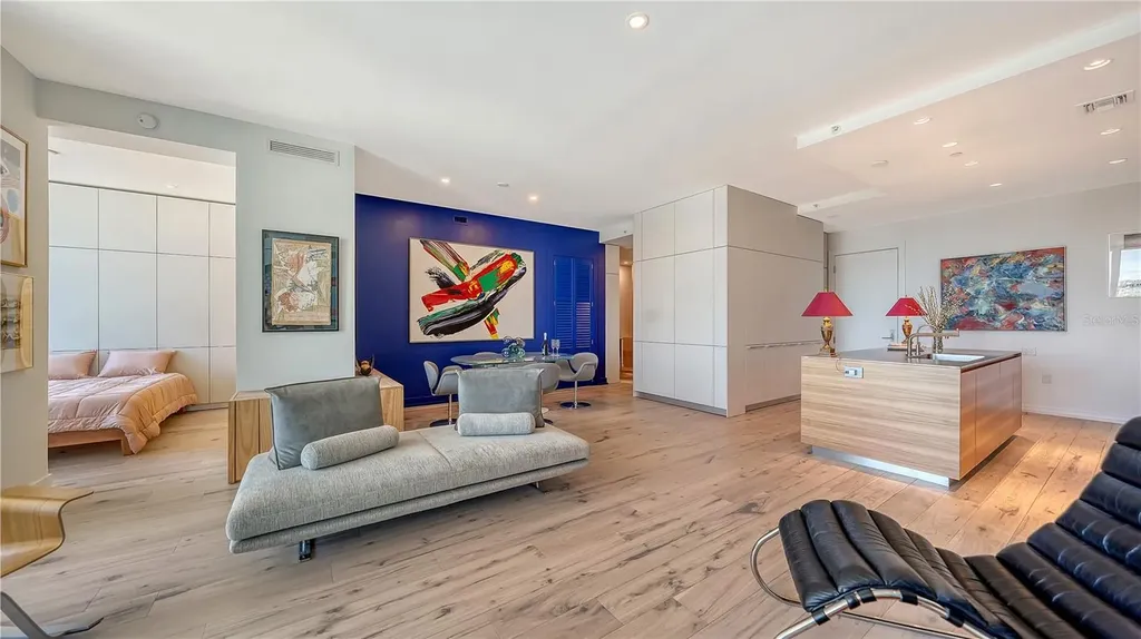 111 S Pineapple Avenue Sarasota FL 34236