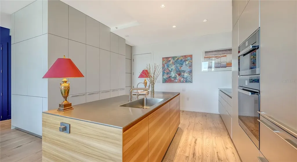 111 S Pineapple Avenue Sarasota FL 34236