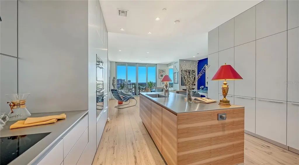 111 S Pineapple Avenue Sarasota FL 34236