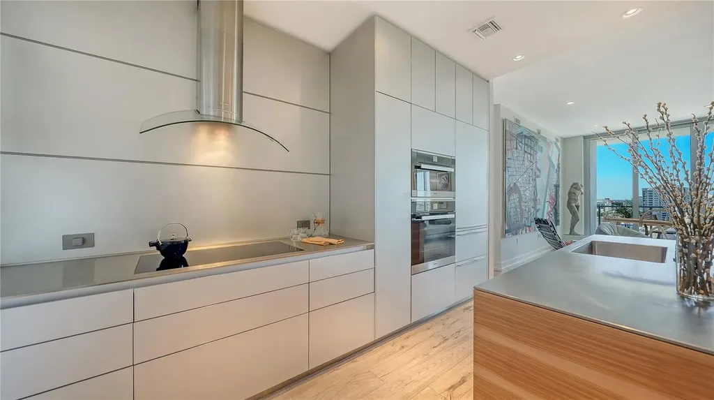 111 S Pineapple Avenue Sarasota FL 34236