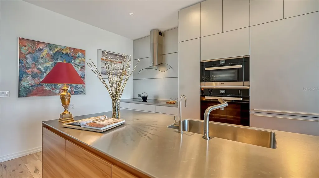 111 S Pineapple Avenue Sarasota FL 34236