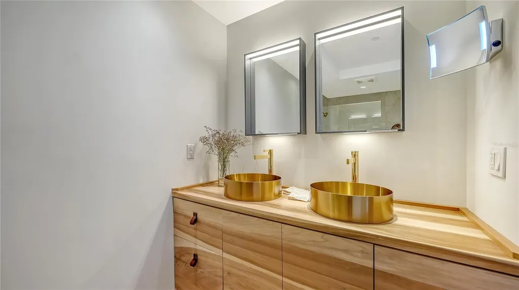 111 S Pineapple Avenue Sarasota FL 34236