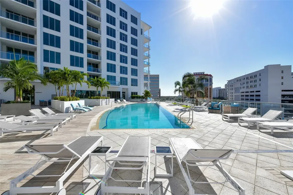 111 S Pineapple Avenue Sarasota FL 34236