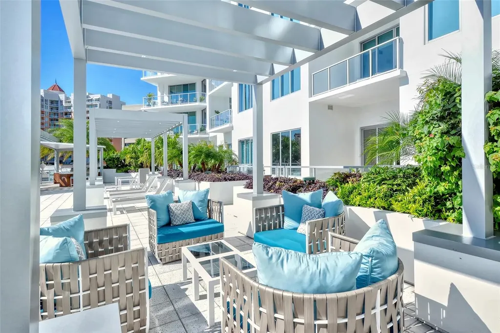 111 S Pineapple Avenue Sarasota FL 34236