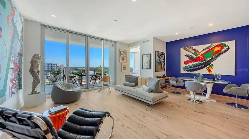 111 S Pineapple Avenue Sarasota FL 34236