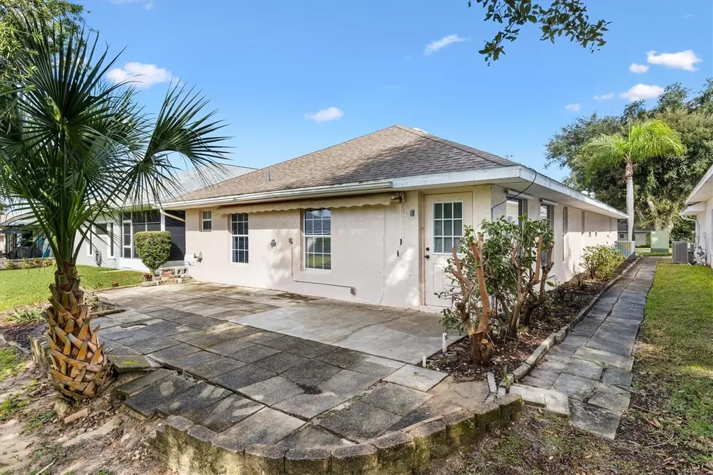 5610 King James Avenue Leesburg FL 34748