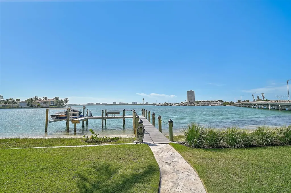 101 Seagull Lane Sarasota FL 34236