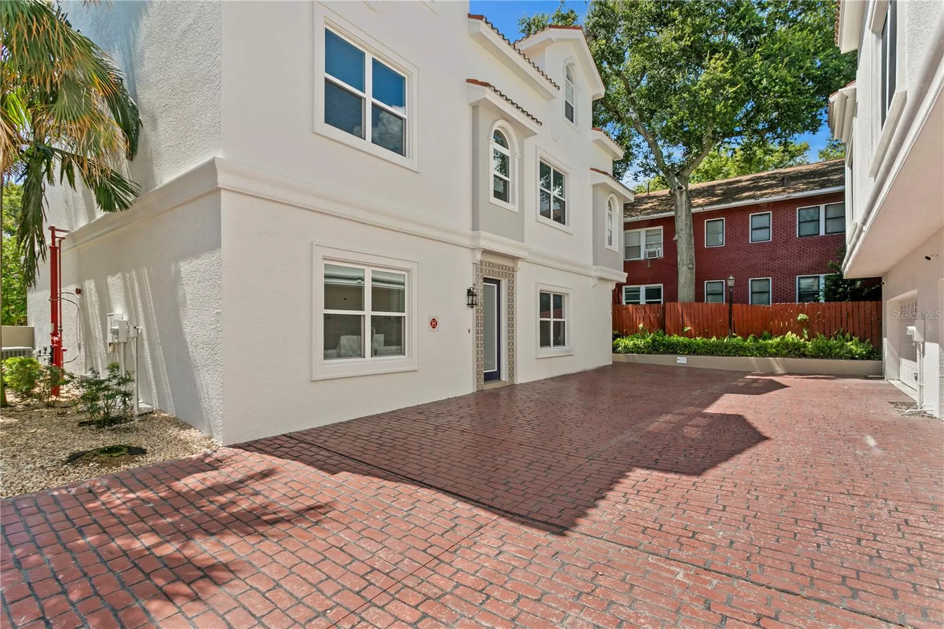 220 7th Avenue N St Petersburg FL 33701