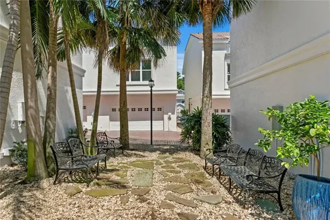 220 7th Avenue N St Petersburg FL 33701