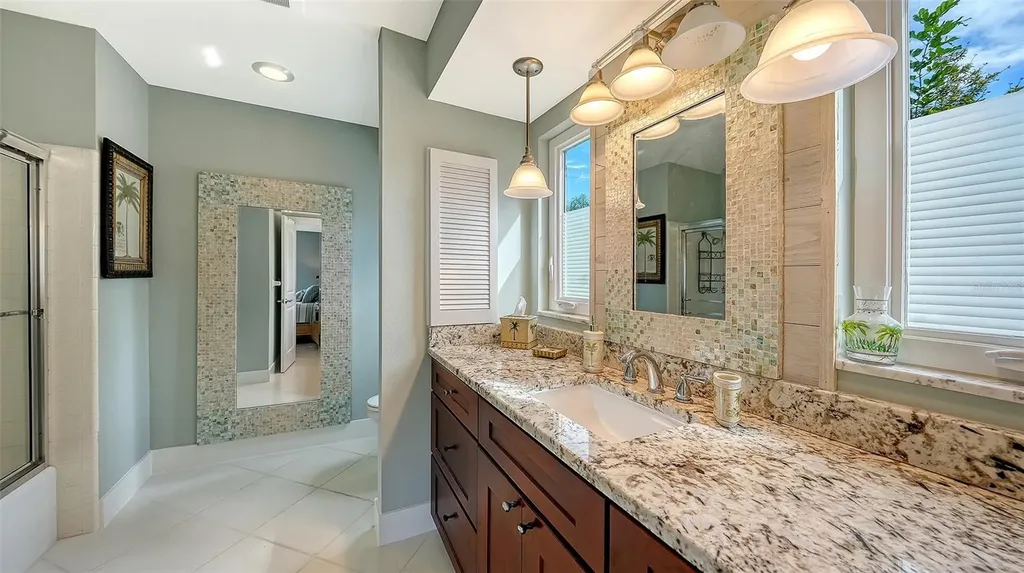 5569 Contento Drive Sarasota FL 34242