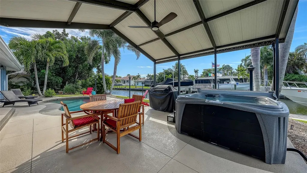 5569 Contento Drive Sarasota FL 34242
