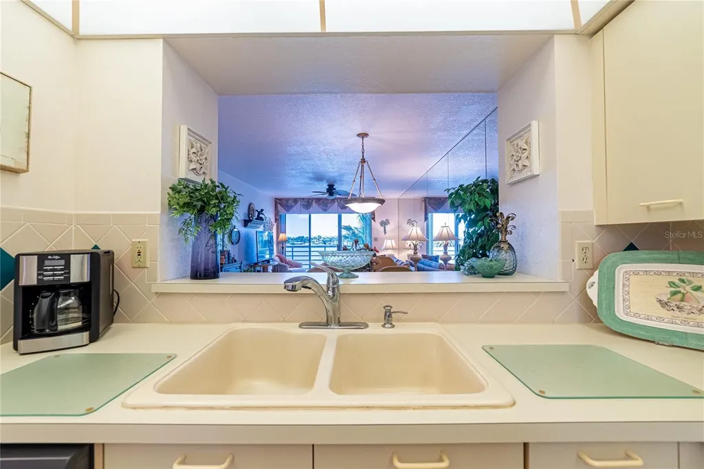 5701 Bahia Del Mar Circle St Petersburg FL 33715