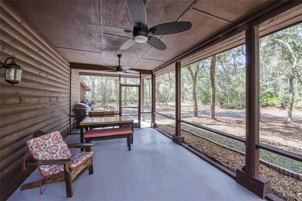 239 Riley Lake Drive Hawthorne FL 32640