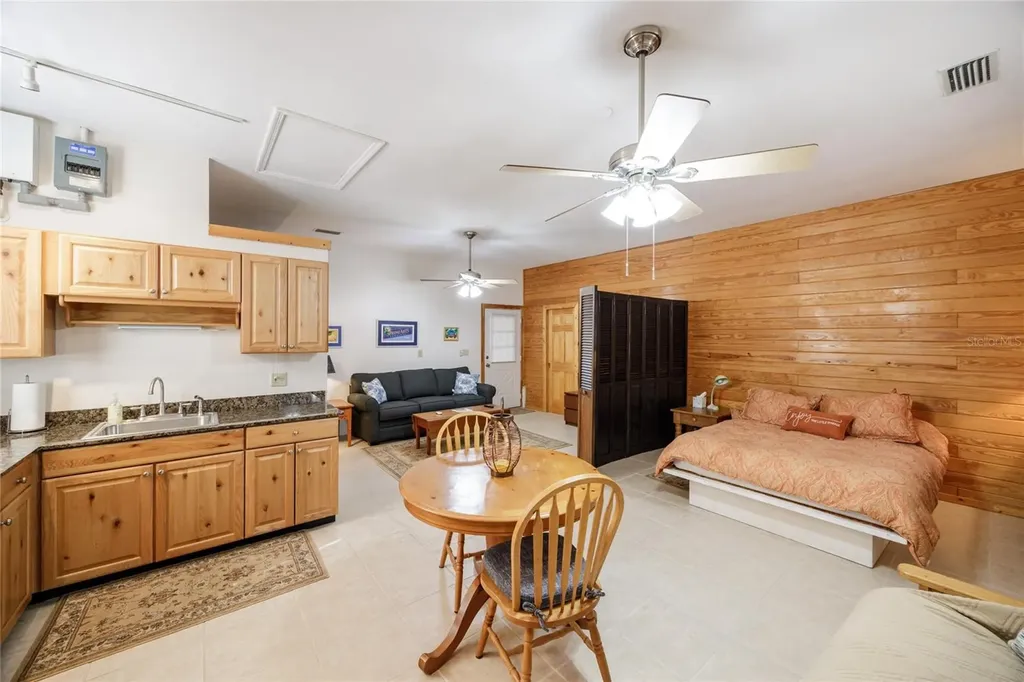 239 Riley Lake Drive Hawthorne FL 32640