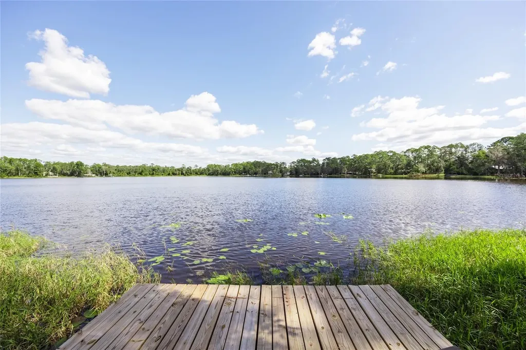 239 Riley Lake Drive Hawthorne FL 32640