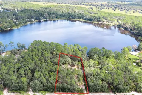 239 Riley Lake Drive Hawthorne FL 32640