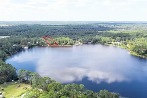 239 Riley Lake Drive Hawthorne FL 32640