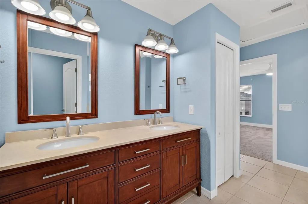 7152 Chatum Light Run Bradenton FL 34212