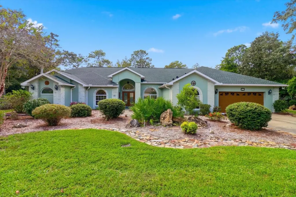 24 Livingstone Daisy Court Homosassa FL 34446