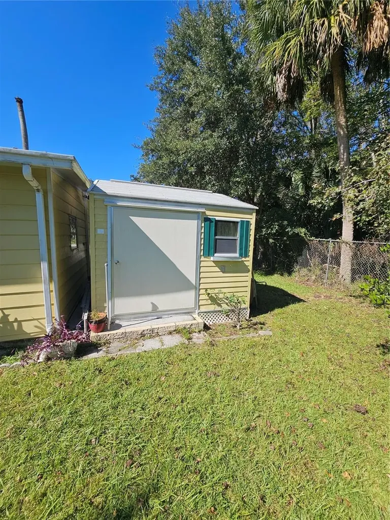 15 Wilderness Drive Lake Panasoffkee FL 33538