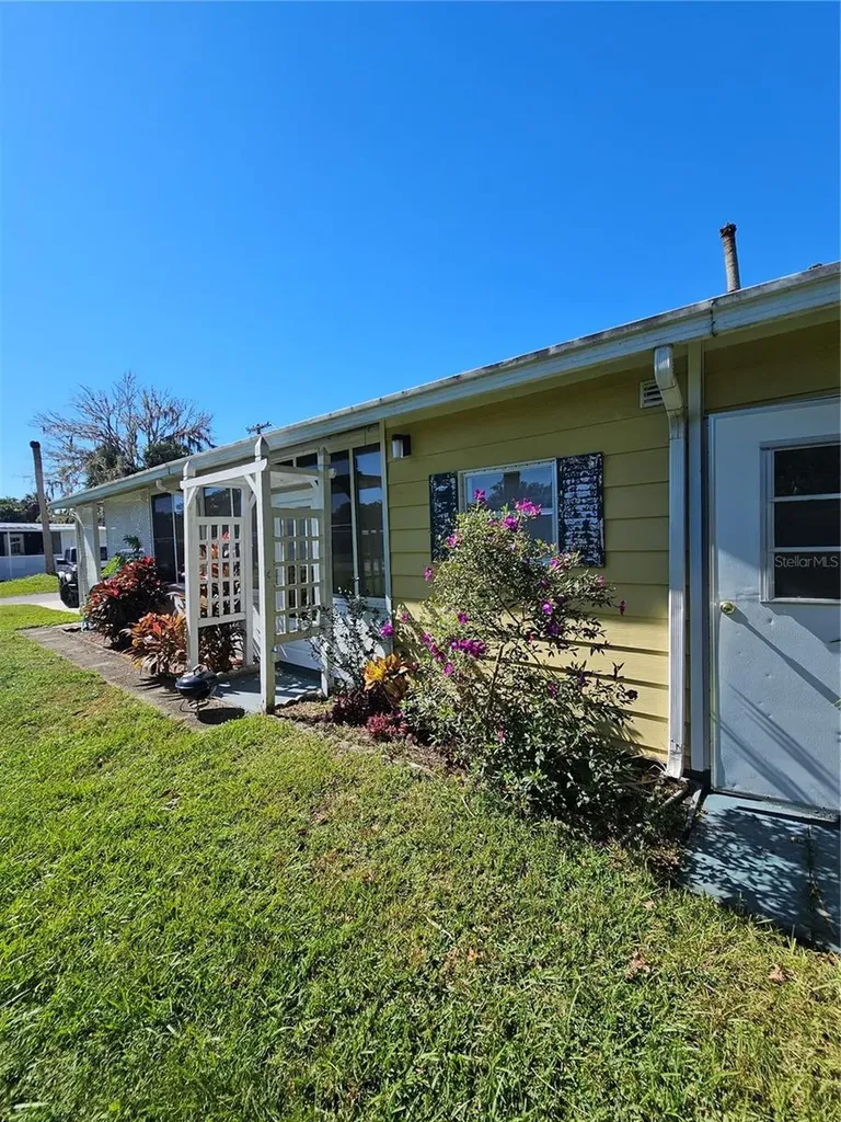 15 Wilderness Drive Lake Panasoffkee FL 33538