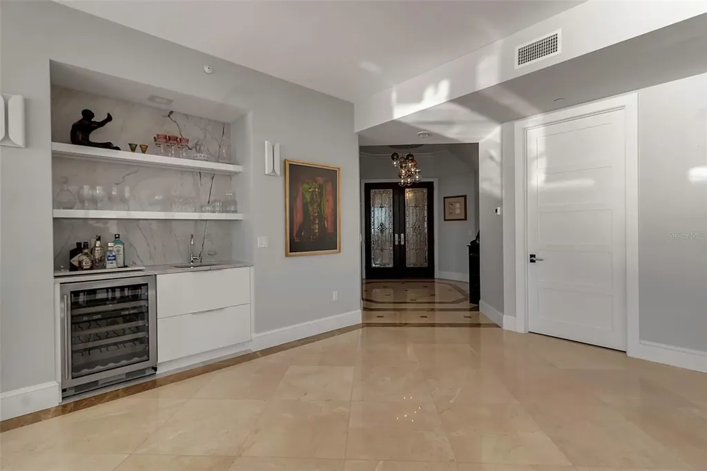 415 L Ambiance Drive Longboat Key FL 34228