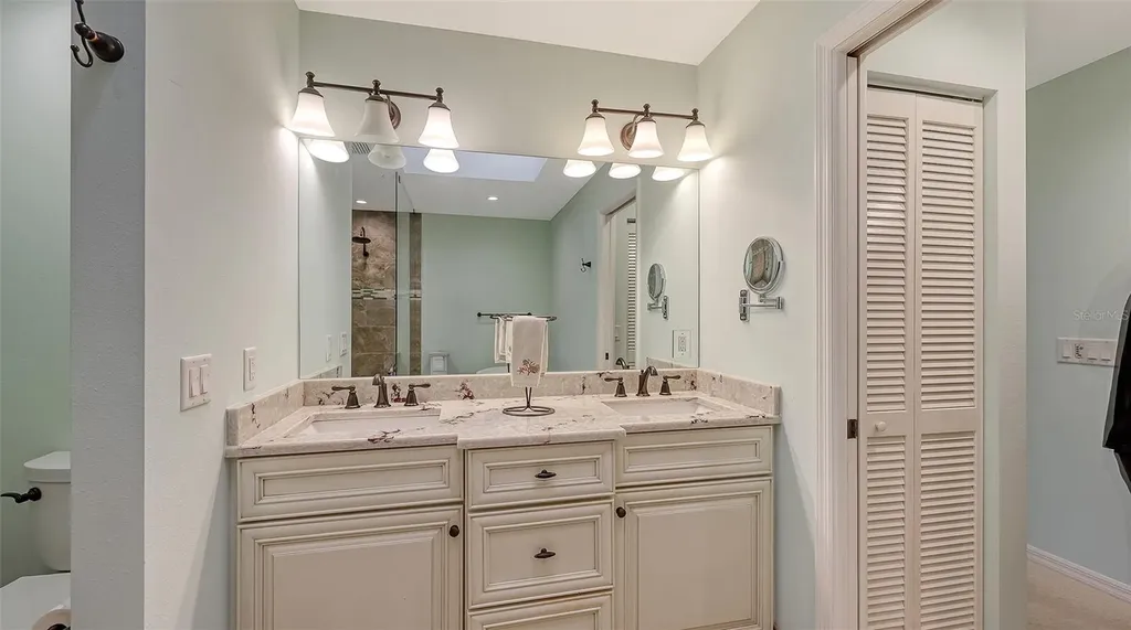 2367 Harbour Oaks Drive Longboat Key FL 34228