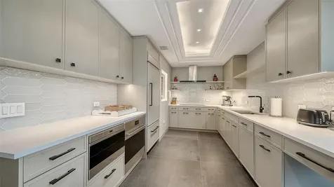 415 L Ambiance Drive Longboat Key FL 34228