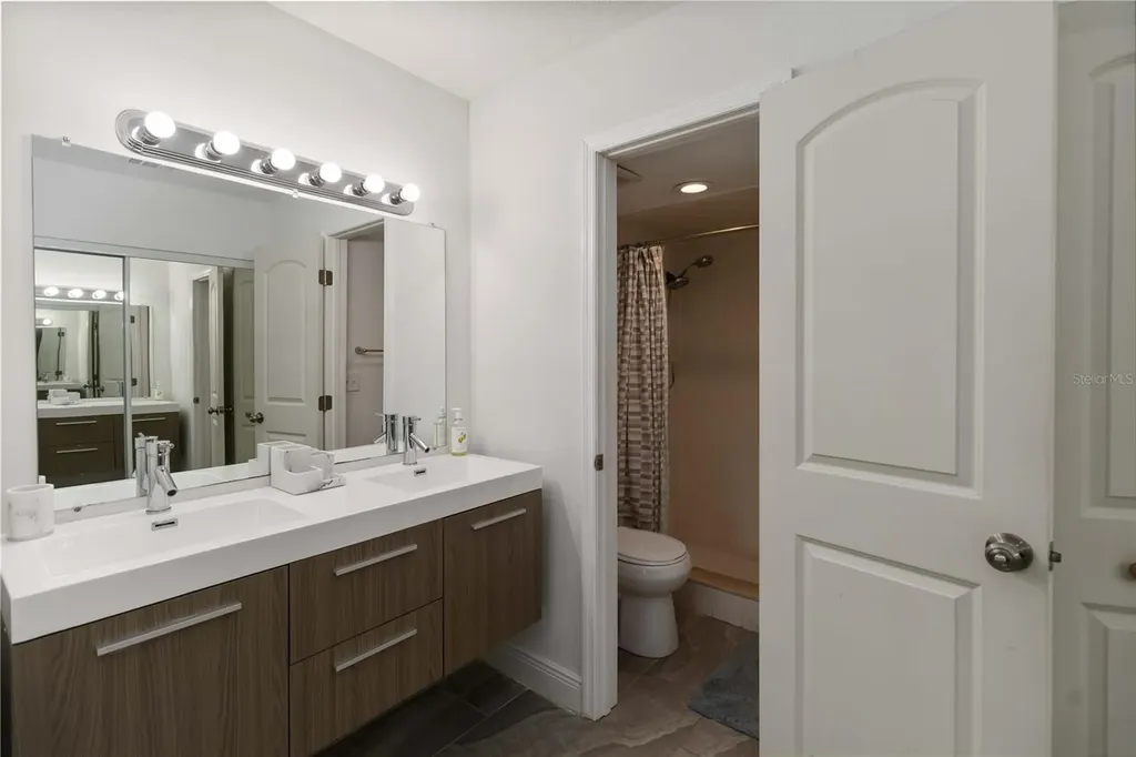 5493 Pine Creek Drive Orlando FL 32811