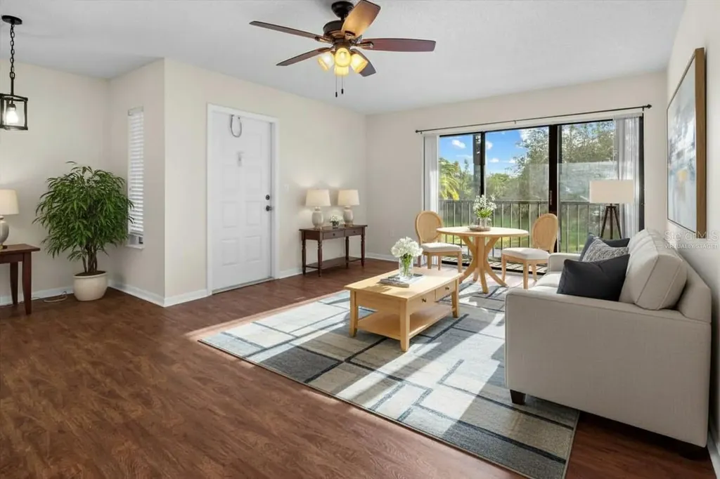 1127 Pine Ridge Circle W Tarpon Springs FL 34688