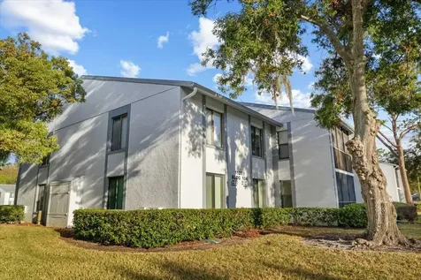 1127 Pine Ridge Circle W Tarpon Springs FL 34688