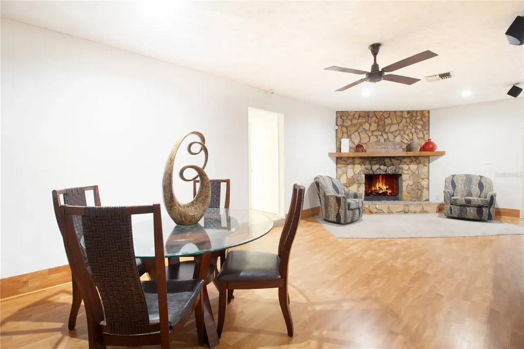 547 Oleander Way S St Petersburg FL 33707
