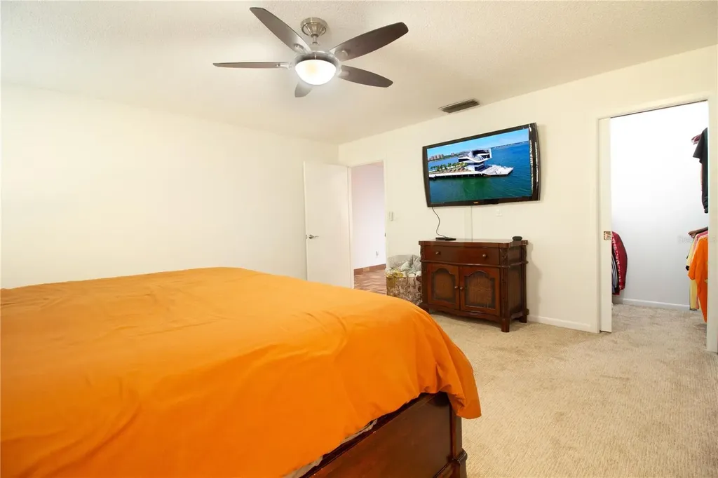 547 Oleander Way S St Petersburg FL 33707