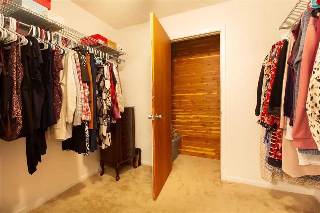 547 Oleander Way S St Petersburg FL 33707