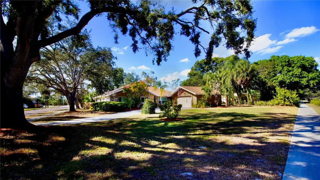 547 Oleander Way S St Petersburg FL 33707