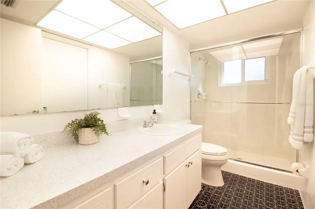 547 Oleander Way S St Petersburg FL 33707