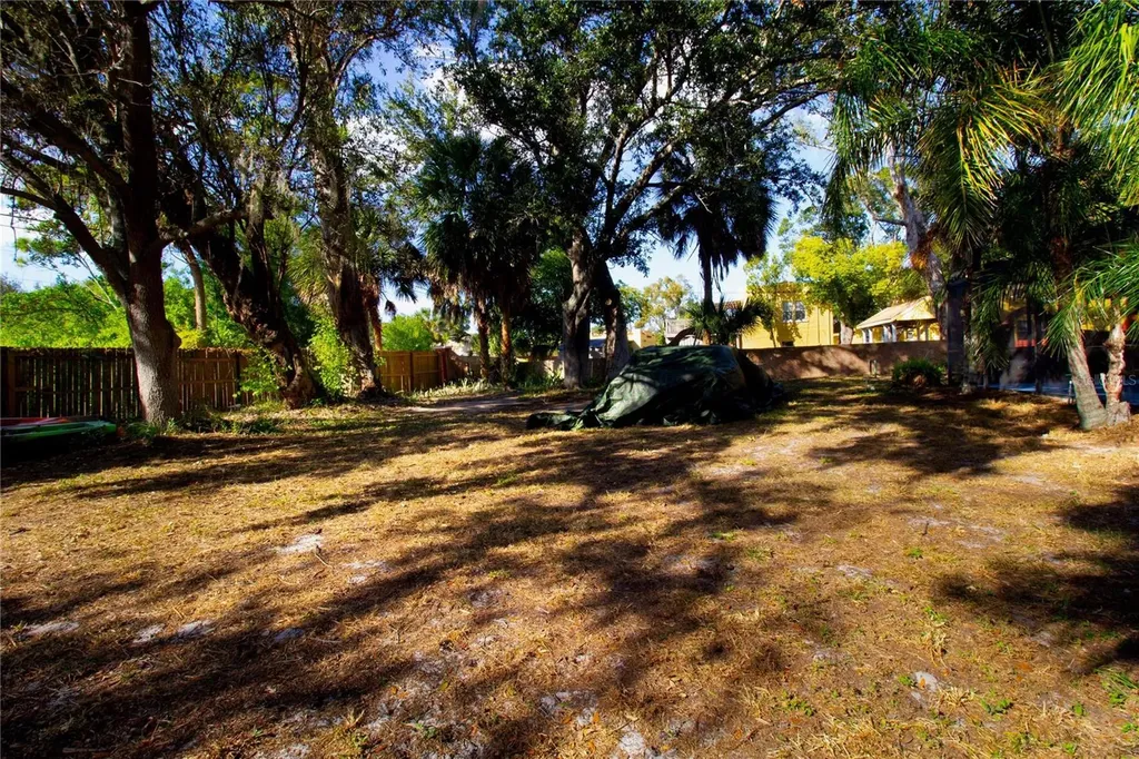 547 Oleander Way S St Petersburg FL 33707