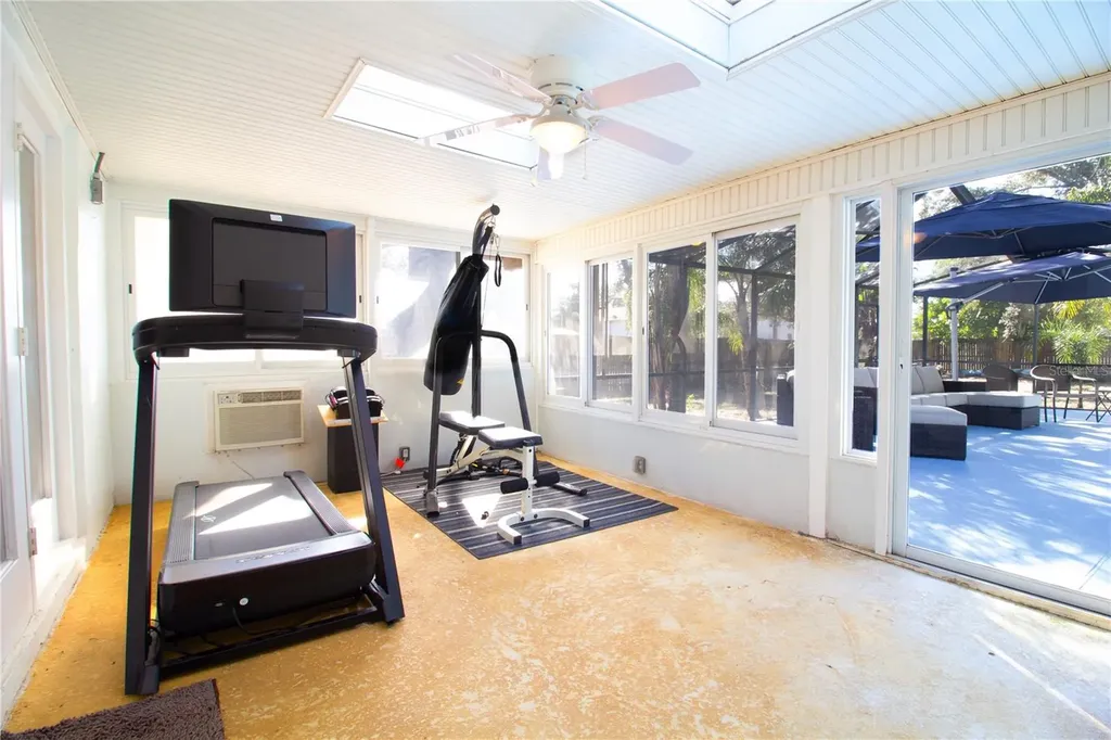 547 Oleander Way S St Petersburg FL 33707