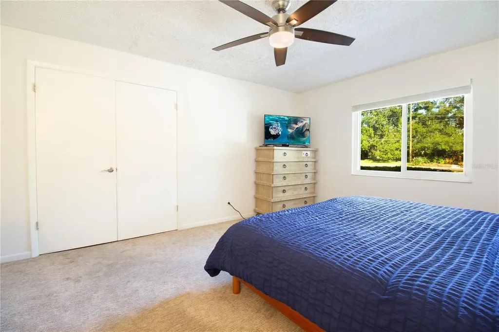 547 Oleander Way S St Petersburg FL 33707