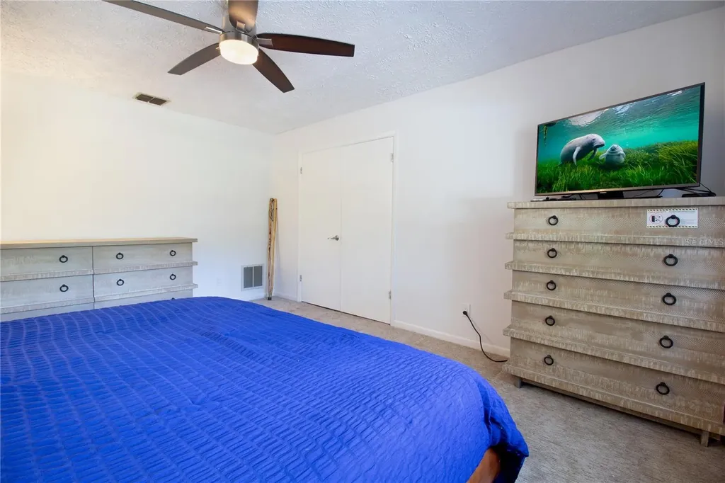 547 Oleander Way S St Petersburg FL 33707