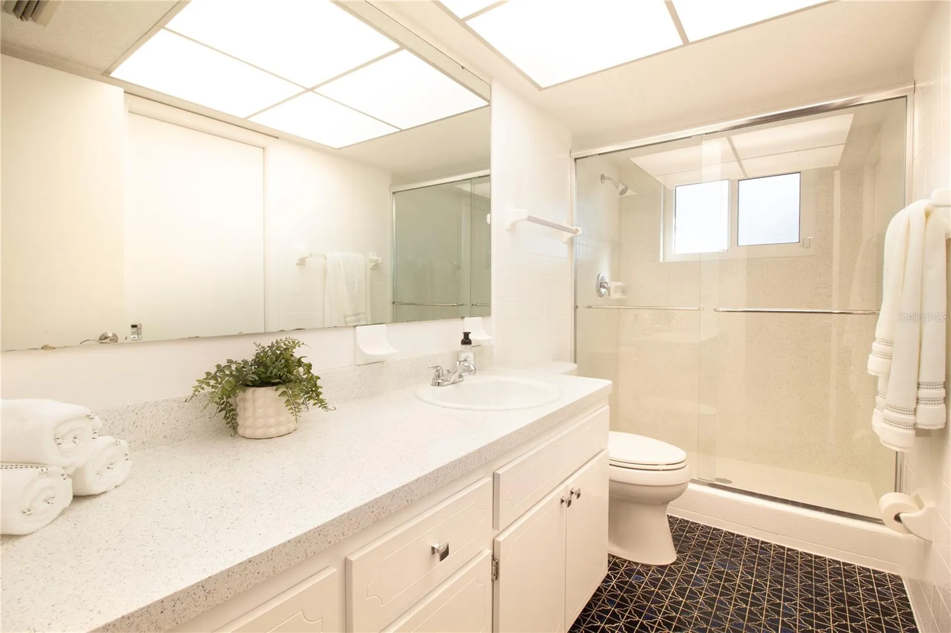 547 Oleander Way S St Petersburg FL 33707