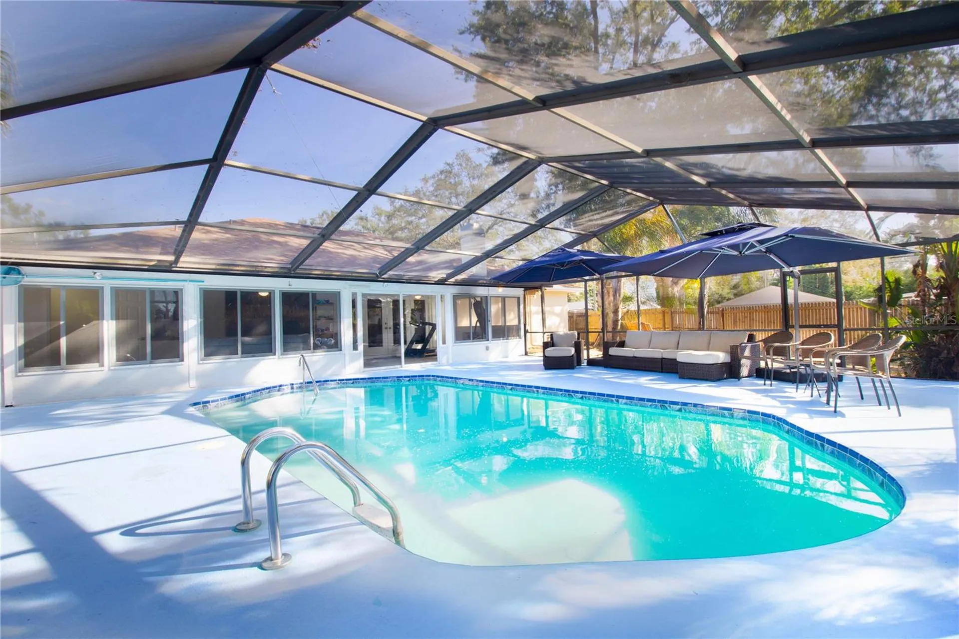 547 Oleander Way S St Petersburg FL 33707