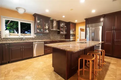 547 Oleander Way S St Petersburg FL 33707